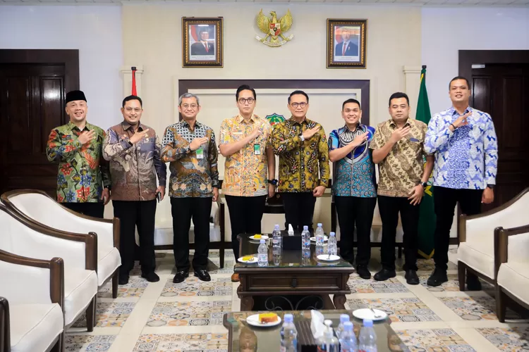 Rico Waas bersama jajaran terima Audensi Direksi PTPN IV bicarakan CSR untuk dukung  pembangunan Kota Medan, Kamis (11/9/2025).