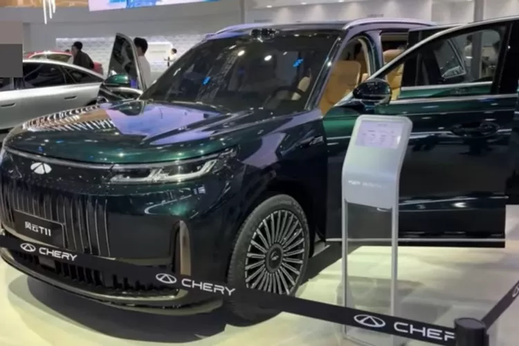 China kembali menarik perhatian dunia otomotif dengan peluncuran SUV terbaru yang dikemas dengan desain premium, fitur lengkap, tetapi tetap dibanderol dengan harga yang tergolong ramah di kantong. (Tangkapan Layar YouTube Fakta Seru)
