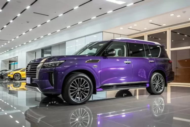 Nissan Patrol 2025 adalah SUV full-size yang menggabungkan performa tinggi, kemampuan off-road kuat, dan kenyamanan mewah. (Tangkapan Layar YouTube Car Crafts )