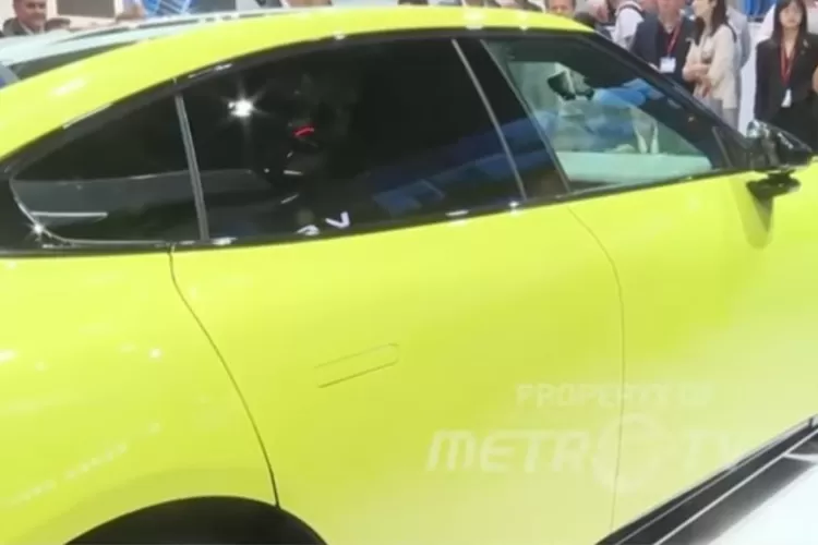 XPENG P7 Debuts in Europe adalah momen penting bagi XPENG karena menandai langkah serius mereka memasuki pasar Eropa dengan sebuah sedan listrik yang tampil futuristis. (Tangkapan Layar YouTube )