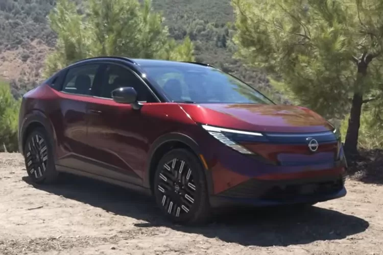 Nissan Leaf 2026 adalah generasi baru dari Leaf yang dirancang untuk memberikan nilai maksimal dengan pengeluaran minimal. (Tangkapan Layar YouTube Cars.com)