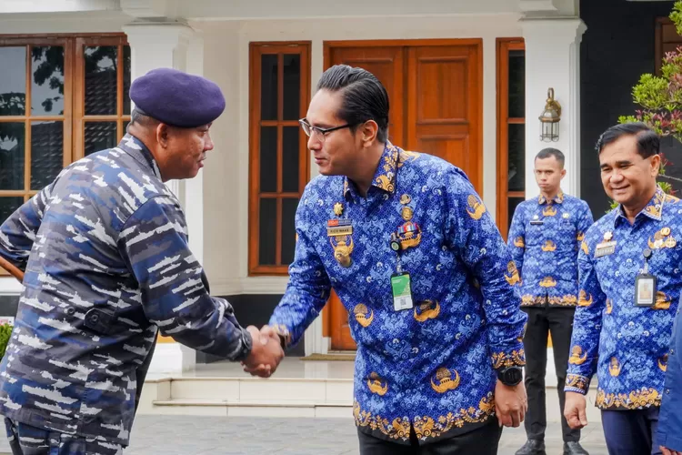 Wali Kota Rico Waas terima kunjungan Dakodaeral I TNI AL, perkuat koordinasi dengan Pemko Medan jaga keamanan laut terutama peredaran Narkoba.