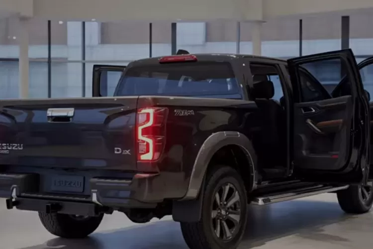 Isuzu D-MAX 2026 hadir sebagai truk pikap yang tampil semakin gagah dan bertenaga. (Tangkapan Layar YouTube ReMaxi Car)
