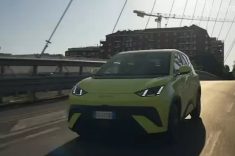 Nissan Micra EV yang baru saja terungkap sebenarnya adalah hasil kerja sama erat antara Renault dan Nissan dalam aliansi mereka. (Tangkapan Layar YouTube Electrifying)