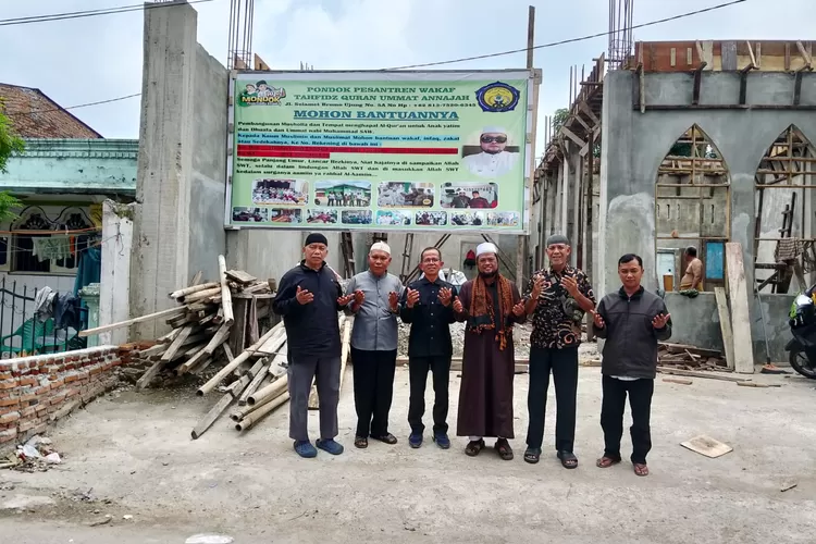 Tampak gedung Pondok Pesantren Tahfidz  Al Qur'an Wakaf Ummat Annajah Sumut sedang dalam pengerjaan, mengharapkan dukungan kaum Muslimin/Muslimat.