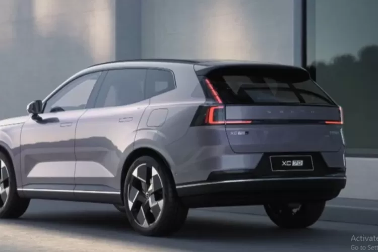 Volvo XC70 adalah sebuah wagon crossover mewah yang diproduksi Volvo sejak akhir 1990-an hingga sekitar 2016. (Tangkapan Layar YouTube TV AUTO BRASIL)