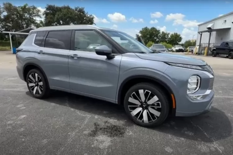Mitsubishi Outlander SEL di wilayah Orlando dan sekitarnya seperti Ocoee, Winter Garden, Windermere, dan Apopka hadir sebagai varian menengah atas dari Outlander. (Tangkapan Layar YouTube Sport Mitsubishi)