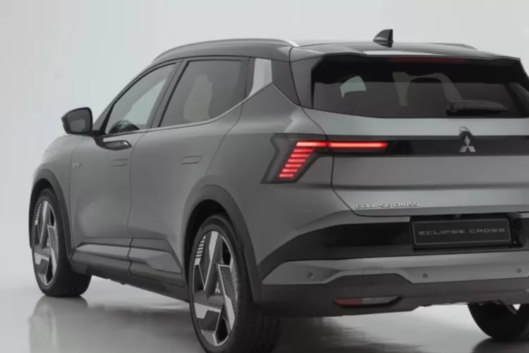Mitsubishi Eclipse Cross 2026 adalah langkah baru Mitsubishi di arena mobil listrik, khususnya di pasar Eropa, dan dibangun murni sebagai BEV (battery electric vehicle). (Tangkapan Layar YouTube YOUCAR)