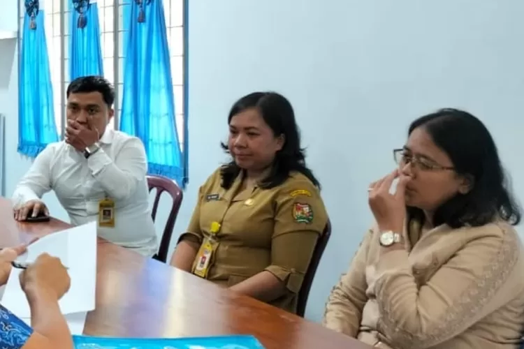 Dari kiri Ahamad Gunawan, Ka Pus dan KTU ( Realitasonline.id/Sarjana Ginting)