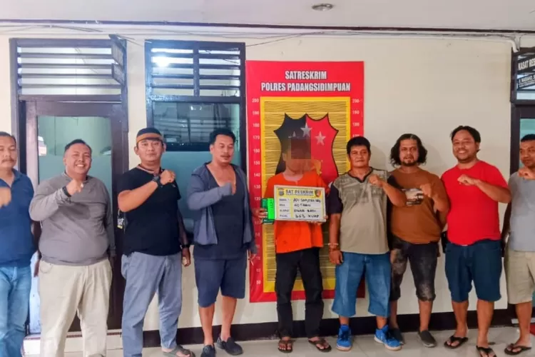 Tersangka pencurian dengan pemberatan yang ditangkap jajaran Sat Reskrim Polres Padangsidimpuan. (Foto : Realitasonline / Riswandy)