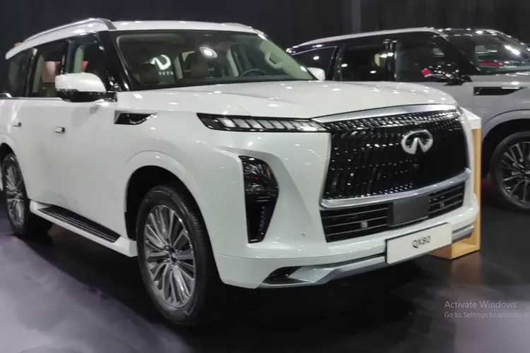 Autograph dan Sensory adalah dua trim / varian tertinggi dari Infiniti QX80 model 2025, dan keduanya menawarkan banyak kemewahan dan fitur unggulan, tapi Autograph berada di tingkat sedikit di atas Sensory. (Tangkapan Layar YouTube autosketch.khalid)