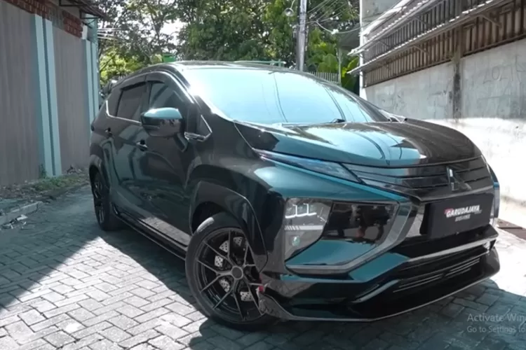 modif Xpander naik kelas&rdquo; adalah cara untuk menegaskan bahwa sebuah Mitsubishi Xpander yang sudah dimodifikasi benar benar tampil berbeda dari versi standarnya dan tidak ada duanya di jalan. (Tangkapan Layar YouTube Garudajaya Modifikasi)