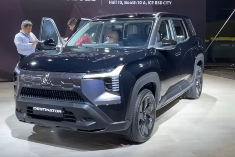  Mitsubishi Destinator GLS adalah varian dasar dari SUV 7-seater terbaru Mitsubishi untuk pasar Indonesia. (Tangkapan Layar YouTube Otomotif)