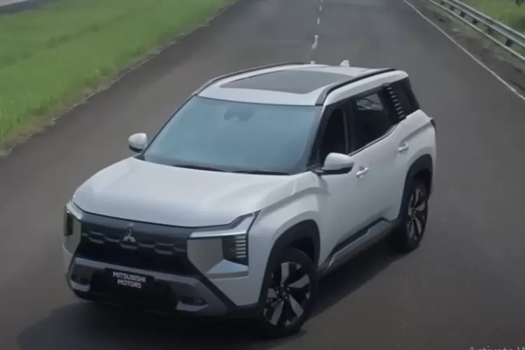 Mobil Mitsubishi Destinator dengan harga sekitar Rp500 juta bisa &ldquo;worth it&rdquo; tergantung apa yang kamu cari dan bagaimana kondisi pemakaianmu. (Tangkapan Layar YouTube Dokter Mobil Indonesia)