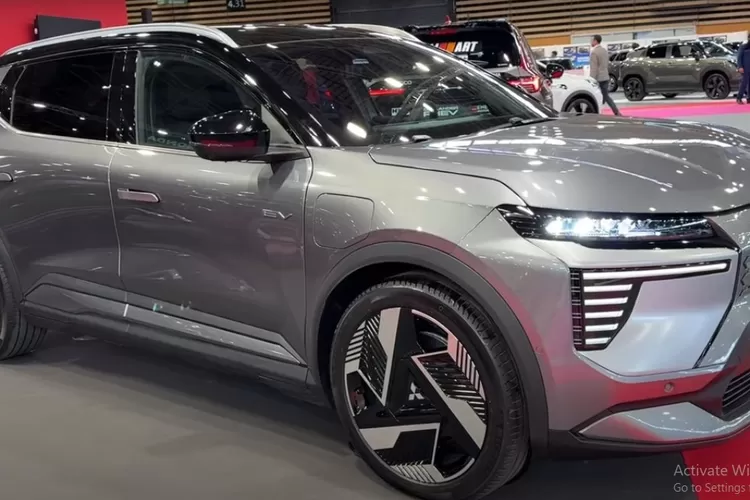 Mitsubishi Eclipse Cross memang menghadirkan keseimbangan antara gaya dan fungsi dalam keseharian. (Tangkapan Layar YouTube crospotter13)