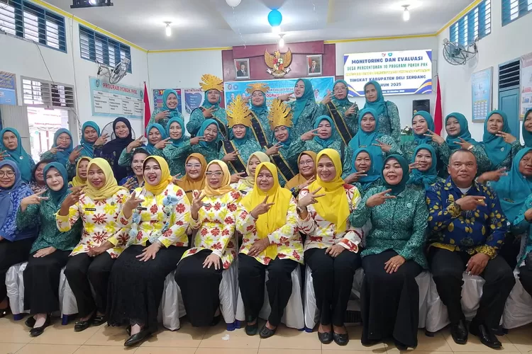 Ketua TP PKK Kabupaten Deli Serdang Ny. Jelita Asri Ludin Tambunan bersama anggota TP PKK Kecamatan Percut Sei Tuan dan Desa Sei Rotan, Kamis (2/10/2025).