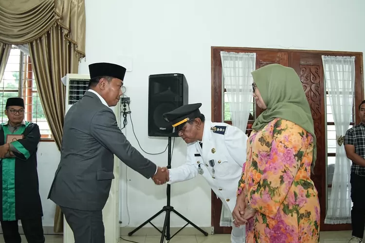 Wabup Deli Serdang Lom Lom Suwondo melantik 13 pejabat