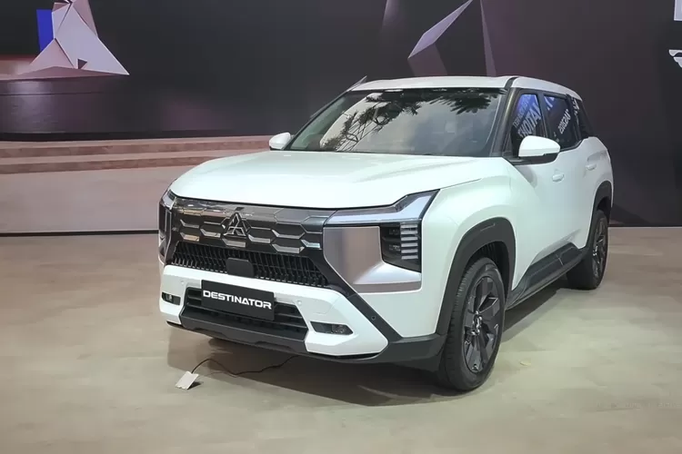 Mitsubishi Kuda Reborn menjadi topik hangat karena banyak yang berharap mobil legendaris ini kembali hadir sebagai penantang serius Toyota Kijang Zennix. (Tangkapan Layar YouTube Rayshanto2701)