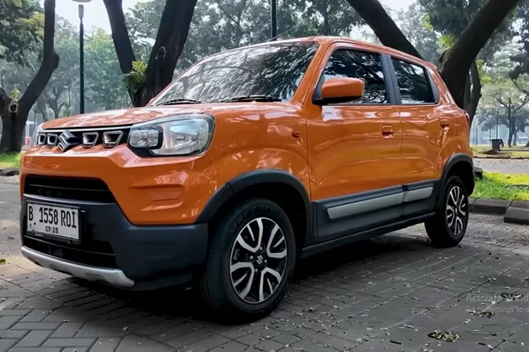 Suzuki S-Presso bisa dibilang menarik karena kombinasi beberapa keunggulan yang membuatnya dipandang sebagai salah satu mobil Suzuki yang &ldquo;termurah dan teririt&rdquo;, sekaligus cukup laris di pasaran. (Tangkapan Layar YouTube GridOto)