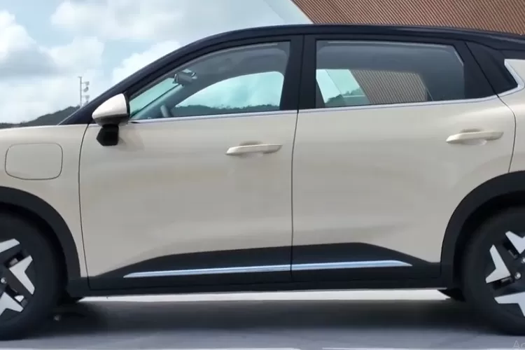 Wuling Binguo S adalah SUV listrik kompak yang diluncurkan SAIC-GM-Wuling sebagai model flagship dari seri Binguo, menawarkan sejumlah teknologi dan spesifikasi menarik. (Tangkapan Layar YouTube Vision Effect TV)