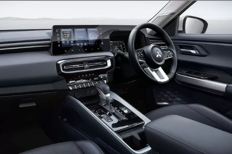 Pada Mitsubishi Destinator 2025, panoramic sunroof bisa dioperasikan dengan dua cara berbeda (Tangkapan Layar YouTube Stock Mitsubishi)