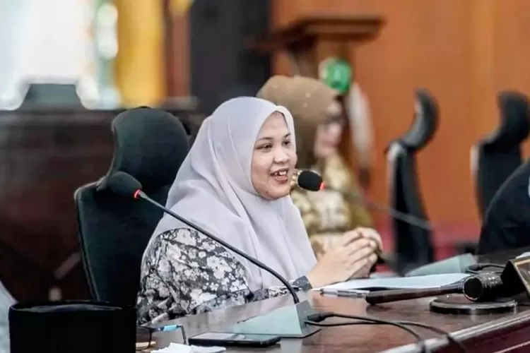 Ketua DPRD, Sri Fitrah Munawaroh Nasution, memimpin RDP bersama FMGKP membahas persoalan TPG yang belum sepenuhnya terealisasi, Senin (6/10/2025). (Foto : Realitasonline / Riswandy)