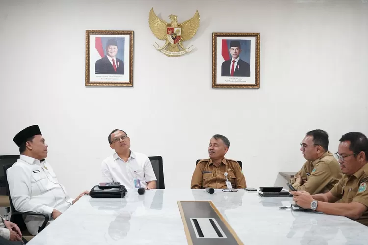 Kakanwil Kemenag Sumut dampingi BPJHP beraudensi dengan Sekda Provinsi Sumut,  Selasa (7/10/2025).