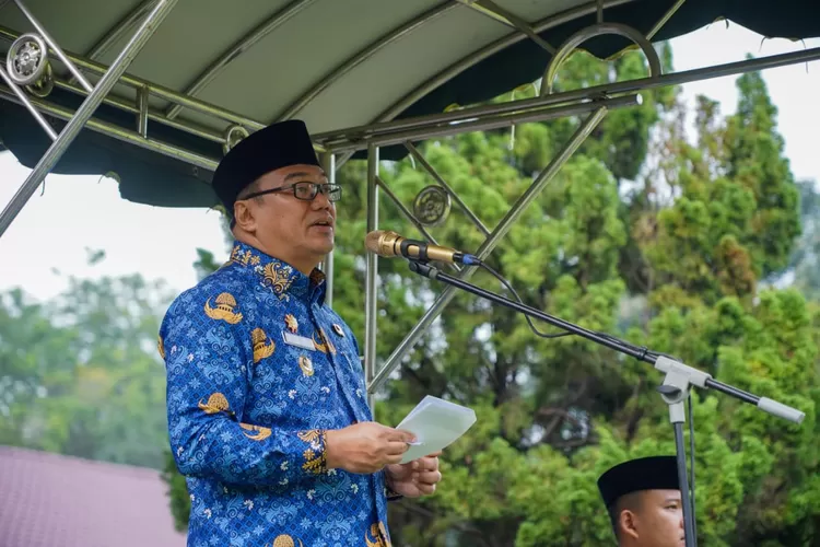 Bupati Deli Serdang, dr H Asri Ludin Tambunan