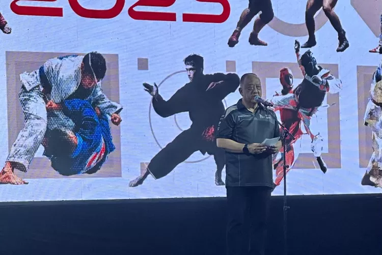 Ketua Umum KONI Pusat Letjend (Purn) Marciano Norman