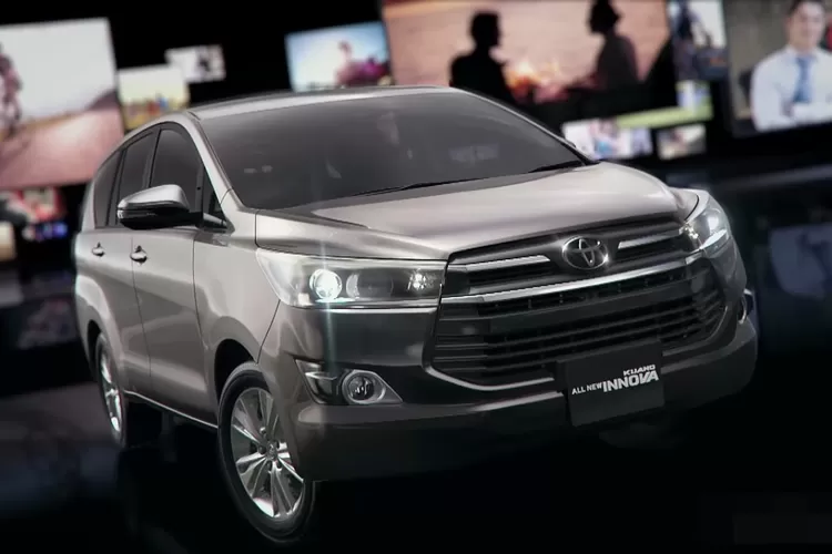 Toyota Kijang Innova The Legend Reborn mengangkat pesan bahwa Toyota Kijang Innova yang selama ini sudah menjadi ikonik di Indonesia kembali diperkenalkan dalam wujud baru yang lebih modern dan premium. (Tangkapan Layar YouTube  ToyotaIndonesia)