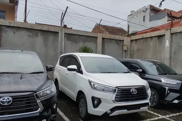 Merawat Toyota Kijang Innova Reborn Diesel sebenarnya tidak sulit asalkan pemiliknya disiplin dan paham karakter mesin dieselnya. (Tangkapan Layar YouTube AUTOMBOIS)