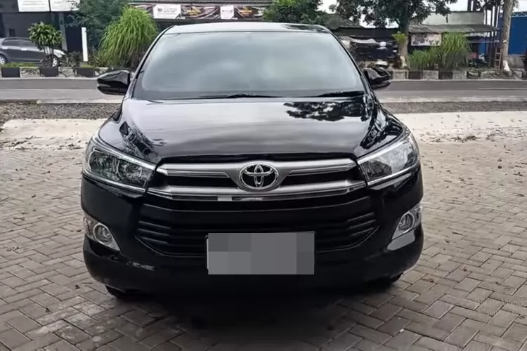 Toyota Kijang Innova 2.0 G MT 2018 merupakan salah satu mobil keluarga yang dikenal karena daya tahannya dan kenyamanannya. (Tangkapan Layar YouTube MBA (MOBIL BEKAS APIK))
