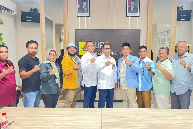 Janu Marbun bersama pengurus dan panitia pelantikan DPD BKPRMI  (Realitasonline.id/SS)