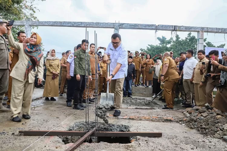 Bupati Asri Ludin Tambunan memulai rehabilitasi tiga Tempat Pendaratan Ikan (TPI) 