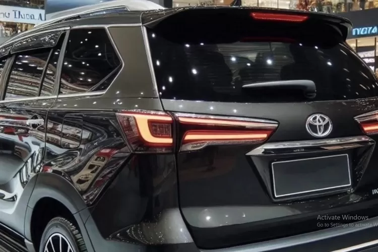 Toyota Kijang Innova &ldquo;2026&rdquo; (atau prediksi/edisi terkini dari Innova Reborn tampil sebagai MPV keluarga yang menggabungkan kenyamanan, ketangguhan, dan fitur modern. (Tangkapan Layar YouTube Auto86A)
