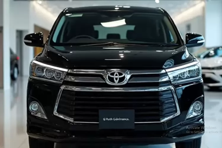 Mobil keluarga legendaris Toyota Kijang Innova untuk model tahun 2025 di Indonesia datang dengan harga resmi (OTR Jakarta) mulai dari sekitar Rp 389,1 juta untuk varian bensin paling dasar. (Tangkapan Layar YouTube Auto Impression)