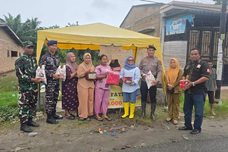 Sinergi TNI&ndash;Polri, Pemerintah dan Masyarakat Tunjuk Kepedulian Sosial Kepada Korban Banjir di Tanjung Beringin