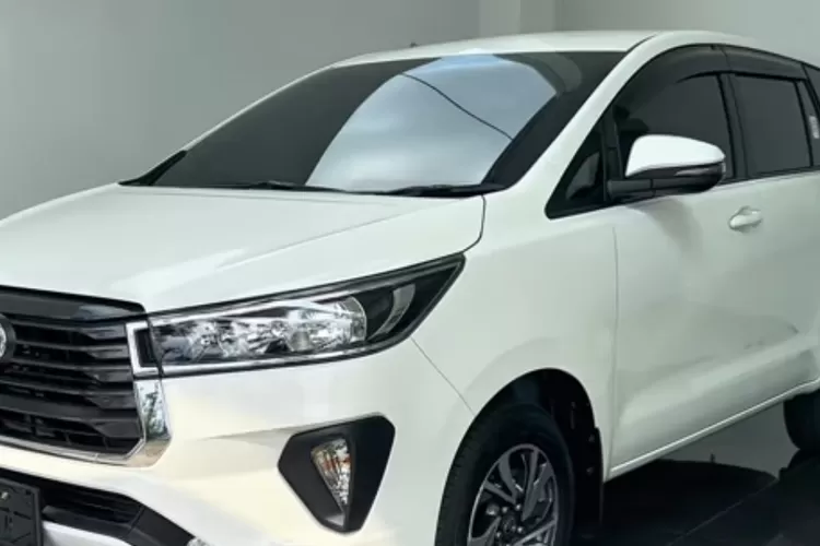  mobil keluarga yang &ldquo;paling worth it&rdquo; di pasar Indonesia, Toyota Kijang Innova Reborn layak mendapat perhatian khusus. (Tangkapan Layar YouTube Dian channel)