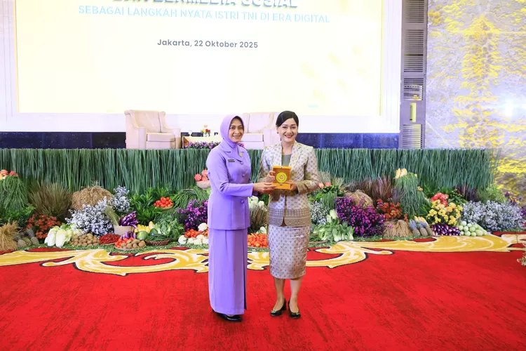 Friderica juga meminta agar para ibu menjaga rahasia data pribadi untuk mencegah timbulnya kerugian masyarakat.