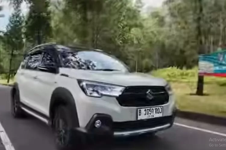 Suzuki XL7 Alpha Hybrid AT mobil ini adalah opsi SUV/crossover 7 seater yang cukup menarik di pasar Indonesia. (Tangkapan Layar YouTube GridOto)