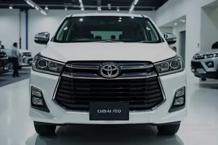 Toyota Kijang Innova dikenal sebagai mobil keluarga yang tangguh dan nyaman karena dirancang untuk memenuhi kebutuhan perjalanan jarak dekat maupun jauh dengan kapasitas penumpang yang besar. (Tangkapan Layar YouTube  Scott Wheel )