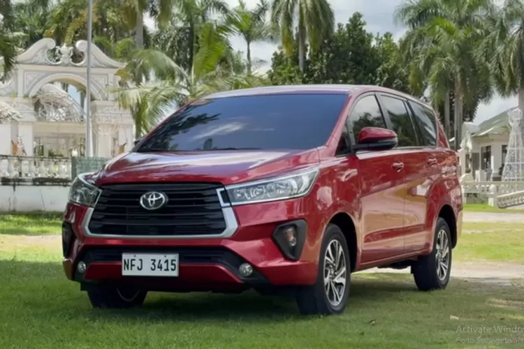 Toyota Innova E mobil ini memiliki reputasi yang cukup kuat sebagai pilihan MPV keluarga di Indonesia karena beberapa aspek yang cukup menonjol. (Tangkapan Layar YouTube AutoTune Media)