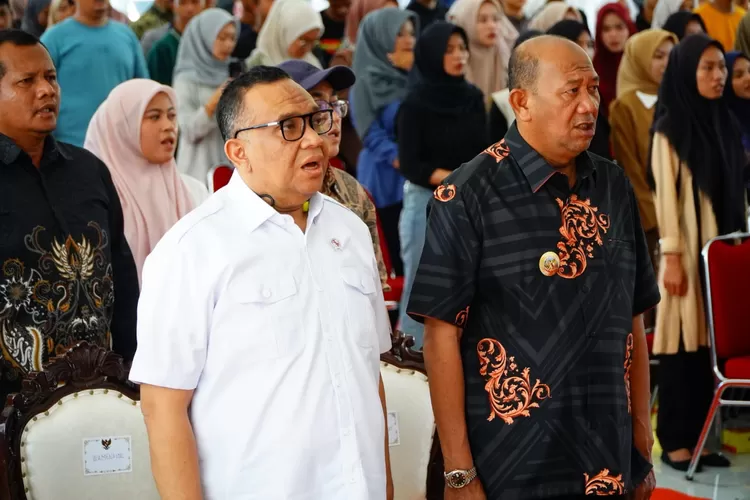 Wamenaker Afriansyah Noor menegaskan bahwa pelatihan TMT menjadi komitmen nyata pemerintah pusat untuk meningkatkan kompetensi tenaga kerja sektor perunggasan demi mendukung ketahanan pangan nasional.