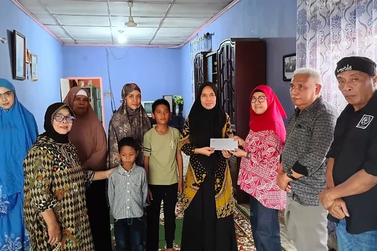 Kunjungan Pimpinan Realitas ke Keluarga Almarhum Heru Sihotang