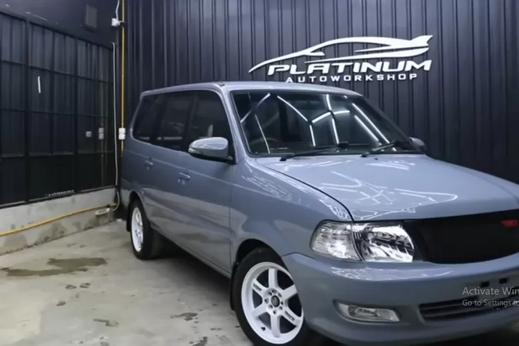 Restorasi Toyota Kijang Kapsul adalah proses mengembalikan mobil legendaris keluaran akhir 1990-an hingga awal 2000-an ini ke kondisi terbaiknya, baik secara tampilan maupun performa. (Tangkapan Layar YouTube Platinum Auto workshop)