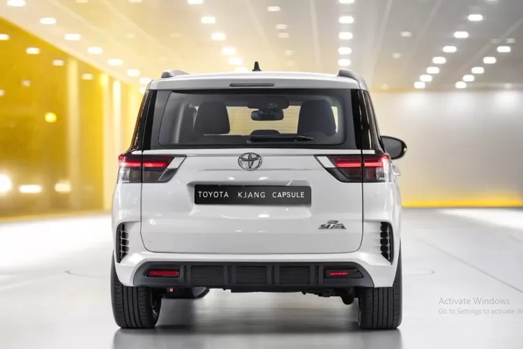 Toyota Kijang Kapsul adalah mobil keluarga legendaris di Indonesia yang dikenal sebagai Classic Family MPV karena keandalan dan daya tahannya yang luar biasa. (Tangkapan Layar YouTube Auto Scottvehicle)