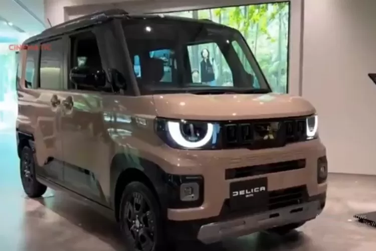 Mitsubishi Delica Mini T Premium 2025 memiliki eksterior dan memiliki karakter yang kuat dari sisi penampilan menggabungkan gaya SUV kompak dengan nuansa petualangan. (Tangkapan Layar YouTube Oto Cinematic)