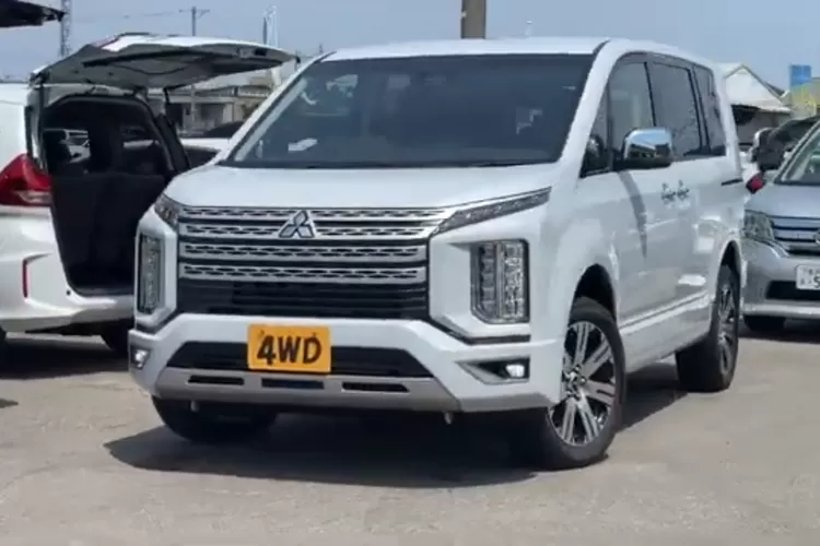 Mitsubishi Delica D:5 P 4WD tahun 2024 adalah minivan khas Jepang yang dirancang untuk menggabungkan kenyamanan mobil keluarga dengan kemampuan off-road. (Tangkapan Layar YouTube JDM stock from Japan)