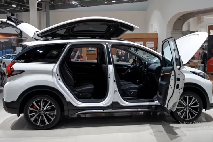 Toyota Avanza 2025 merupakan pilihan yang sangat layak jika Anda mencari mobil keluarga 7 kursi dengan kemampuan yang baik, fitur cukup lengkap, dan harga yang masih relatif ramah dibanding pilihan SUV atau MPV premium. (Tangkapan Layar YouTube Football Frezny)