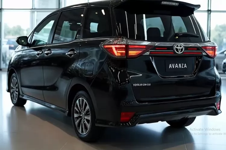 Mobil keluarga populer di Indonesia kini hadir dalam sosok terbaru, yaitu Toyota Avanza 2025. (Tangkapan Layar YouTube RevZone Garage)